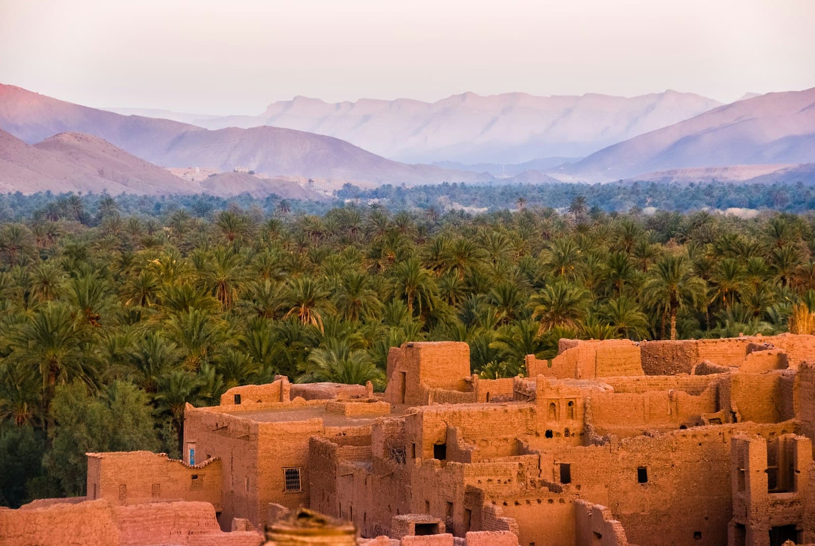 Kasbah et palmeraie dans le Sud marocain